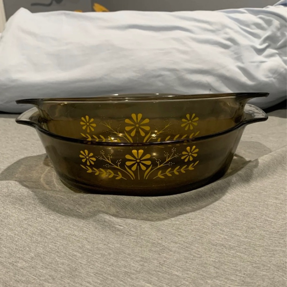 Vintage Pyrex Set of 2